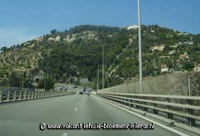 Verzekerd op weg in het buitenland Op weg aan de Bloemenriviera, Italie
